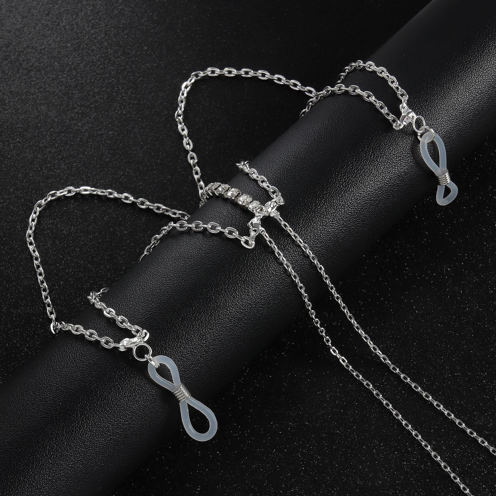 Detailed view of adjustable lobster clasp and clear silicone loops for versatile attachment.