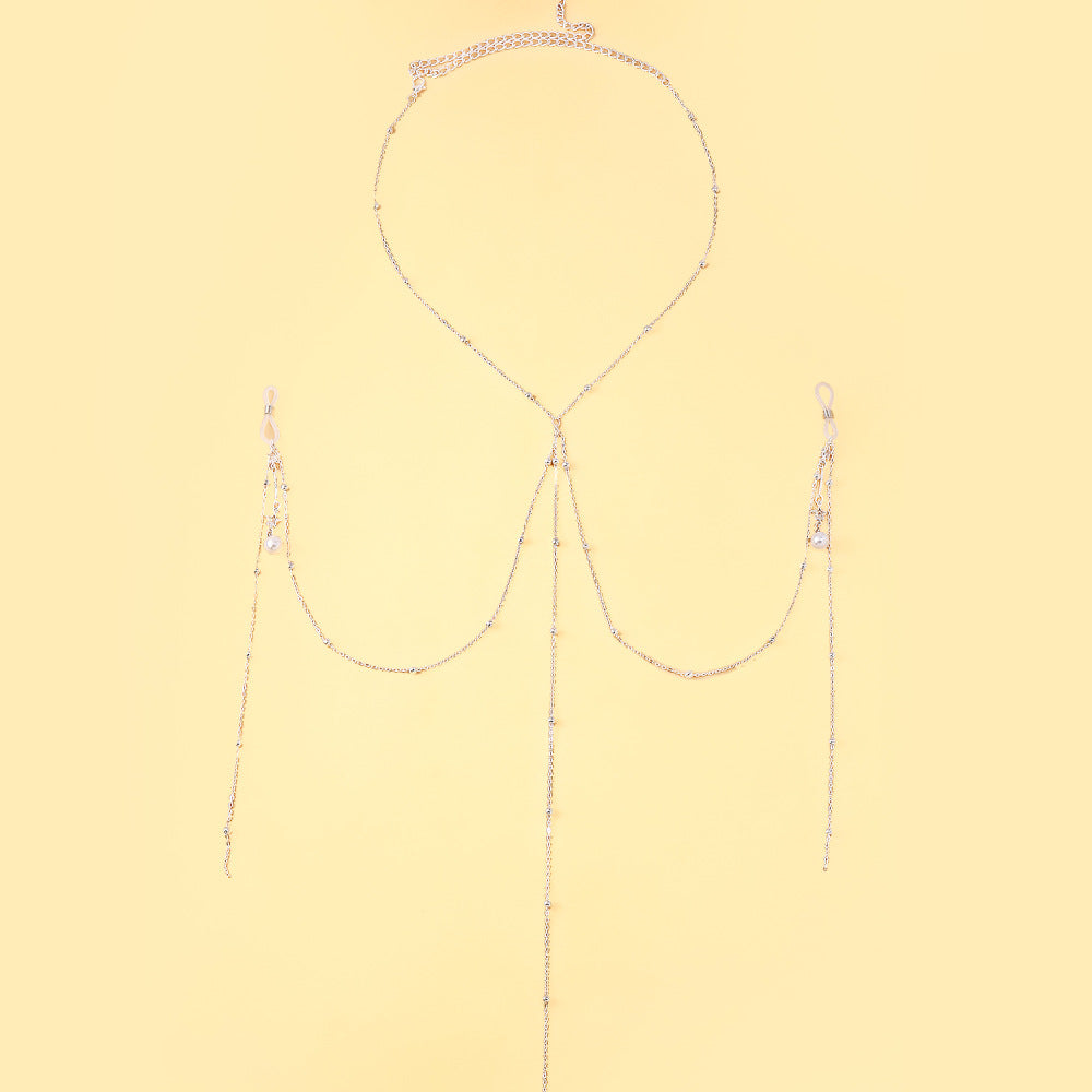 Product display of a gold halter body chain with two non-pierced nipple loops on a light yellow background, highlighting the star pendants and pearl details.