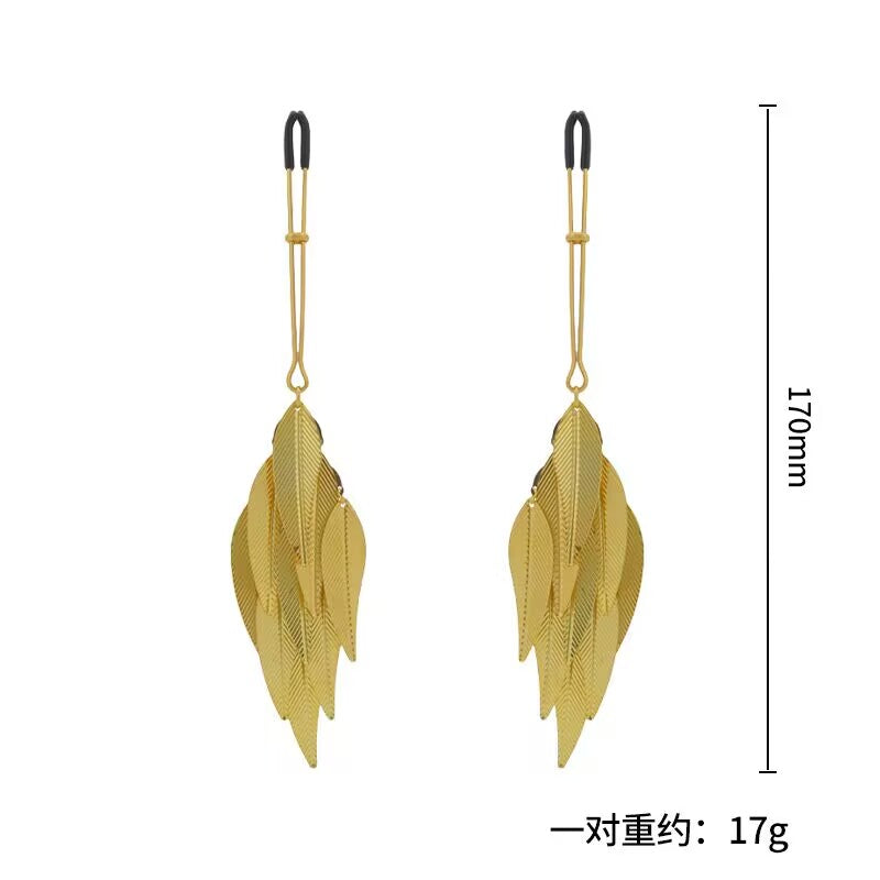 A pair of gold-tone non-piercing body clamps featuring delicate leaf tassels, length 170mm.
