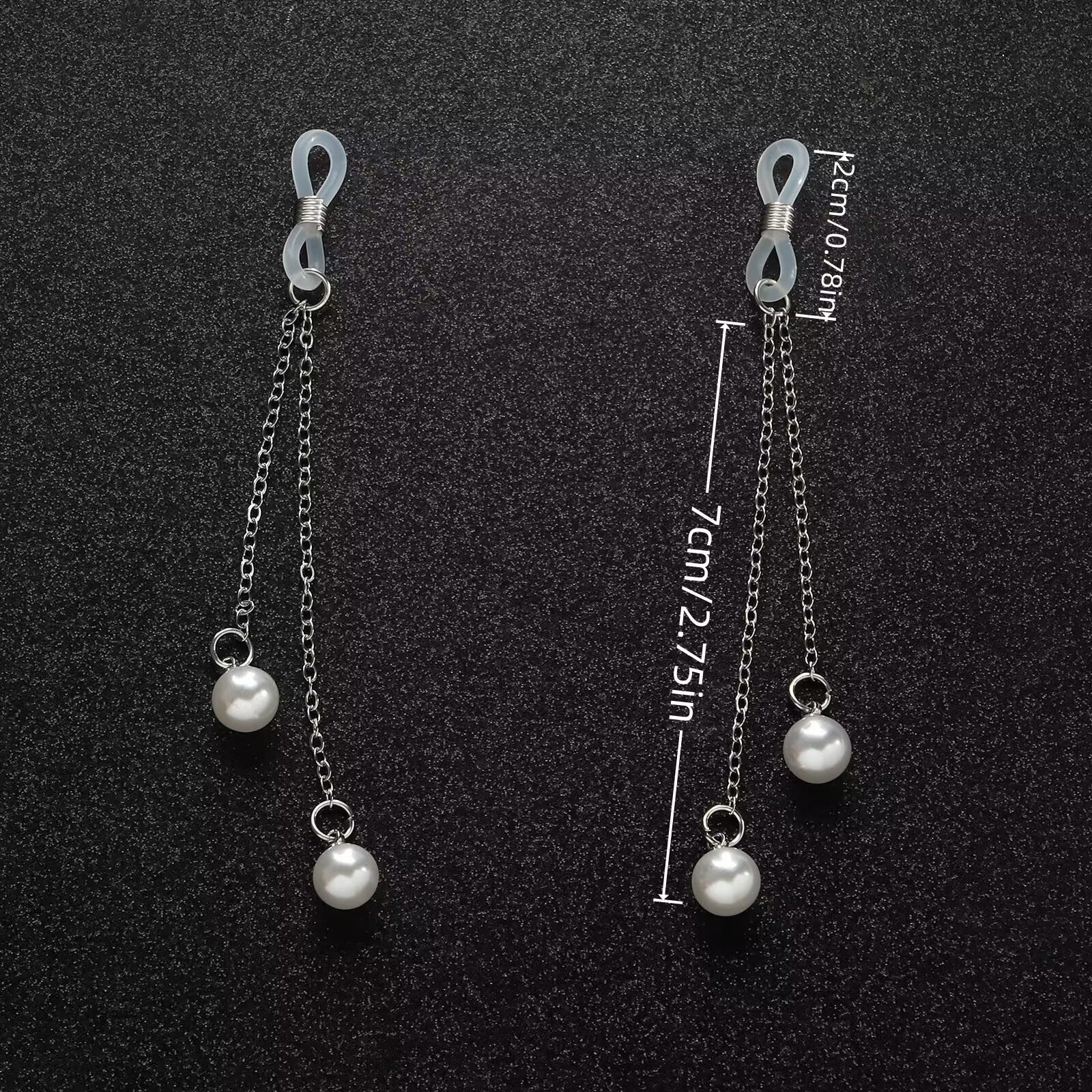 Size dimensions of non pierced nipple clamp featuring 2cm silicone loop and 7cm double pearl chain dangles.